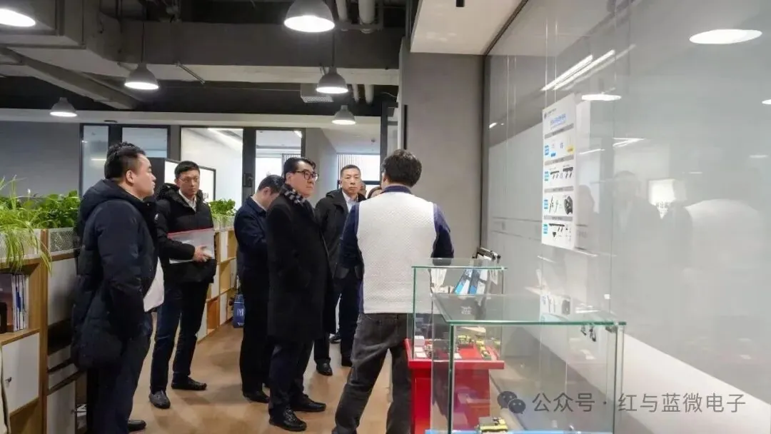 红与蓝微电子产品与技术 中国建设银行上海市分行党委书记、行长刘军一行莅临红与蓝微电子参观调研 - image-001.jpeg