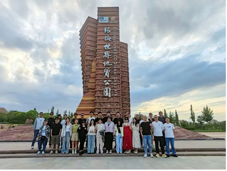 红与蓝微电子产品与技术 穿越河西走廊:红与蓝微电子「解码丝路文明」团建之旅 - image-001.png